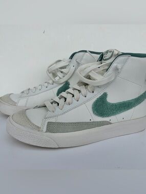 Nike Blazar Mid 77 4.5Y